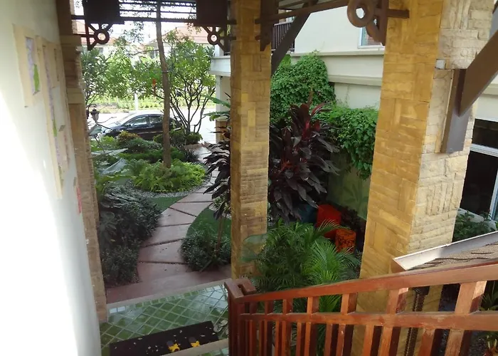 Bussaba Suvarnabhumi Airport Hotel 3*